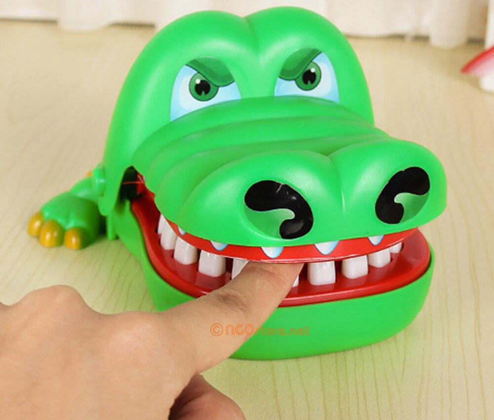 đồ chơi khám răng cá sấu